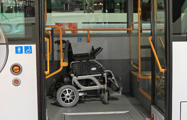 Tus derechos al viajar: guía para personas con discapacidad o movilidad reducida