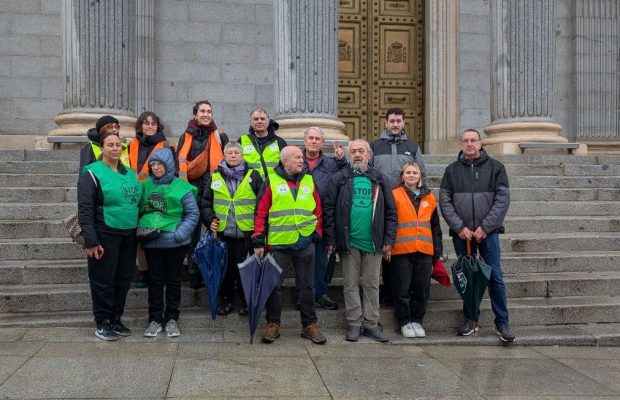 CECU denuncia el desamparo institucional de miles de familias ante la caída del escudo social en el Congreso